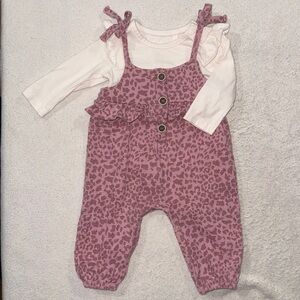 🛍PRETTY Little GIRLS OUTFIT SIZE 3-6 MONTH 🛍